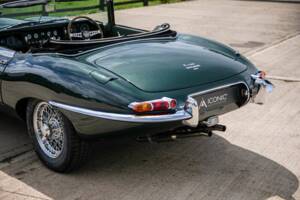 Image 10/36 de Jaguar E-Type (1967)