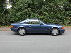 Image 7/15 of Mercedes-Benz 500 SL (1993)