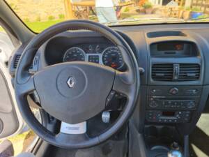 Immagine 5/5 di Renault Clio II 2.0 16V Sport (2004)