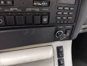 Bild 72/113 von BMW 735i (1986)