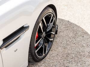Image 24/57 of Aston Martin Vanquish S (2018)