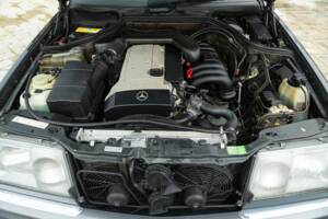 Image 46/49 of Mercedes-Benz 320 E (1993)