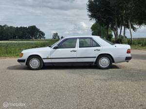 Afbeelding 10/42 van Mercedes-Benz 300 E (1986)