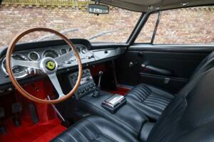 Image 33/50 of Ferrari 250 GT/E (1962)