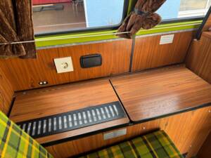 Image 74/100 of Volkswagen T2b Westfalia (1979)