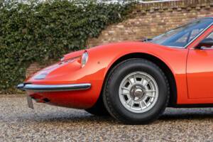 Image 17/50 de Ferrari Dino 246 GT (1970)