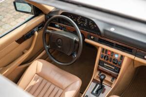 Bild 33/76 von Mercedes-Benz 500 SEL (1985)
