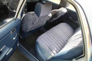 Image 18/22 of Mercedes-Benz 200 (1978)