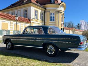 Imagen 11/65 de Mercedes-Benz 220 SE b (1961)
