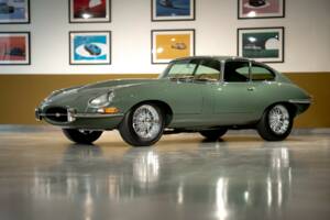 Image 9/50 of Jaguar E-Type 4.2 (1966)