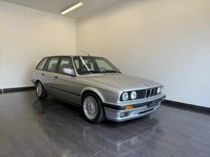 Immagine 1/50 di BMW 325i Touring (1992)