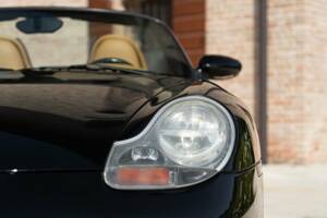 Image 16/50 of Porsche Boxster (2000)