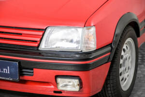 Image 22/50 de Peugeot 205 GTi 1.6 (1986)