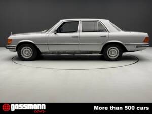 Image 3/15 de Mercedes-Benz 450 SE (1977)