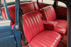 Image 32/76 de Mercedes-Benz 220 S b (1963)