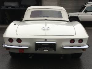 Image 14/25 of Chevrolet Corvette (1962)