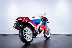 Bild 4/48 von Honda DUMMY (1988)