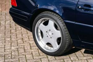 Image 45/50 of Mercedes-Benz SL 600 (2000)
