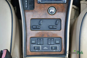 Image 45/50 of Bentley Azure (1997)