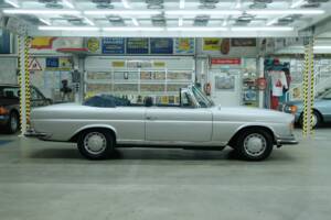 Image 13/50 of Mercedes-Benz 280 SE 3,5 (1970)