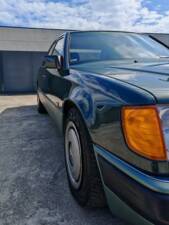 Bild 8/37 von Mercedes-Benz 200 E (1989)