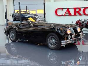 Image 4/8 de Jaguar XK 140 SE OTS (1956)