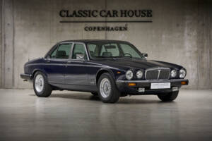 Image 5/97 of Daimler Double Six (1994)