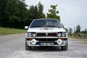 Image 5/47 of Lancia Delta HF Integrale (1988)