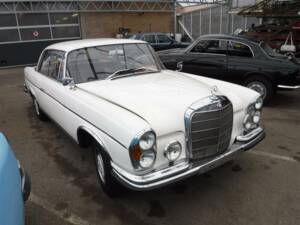 Image 35/50 of Mercedes-Benz 300 SE (1966)