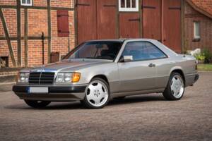 Immagine 1/73 di Mercedes-Benz 300 CE (1991)