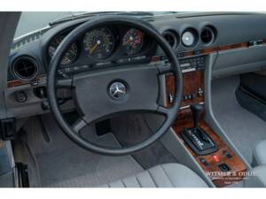 Imagen 8/28 de Mercedes-Benz 380 SL (1984)