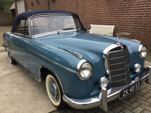 Image 4/32 of Mercedes-Benz 220 S Cabriolet (1958)