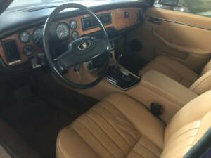 Image 5/6 de Jaguar XJ 6 4.2 (1979)
