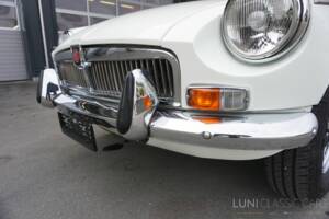Image 15/54 de MG MGB GT (1974)