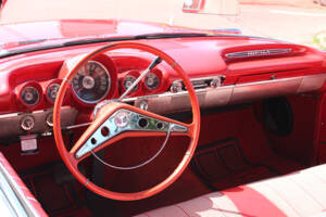 Image 21/31 of Chevrolet Impala Convertible (1960)