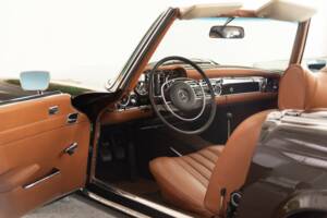 Image 17/30 of Mercedes-Benz 280 SL (1970)