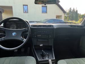 Bild 12/19 von BMW 732i (1984)