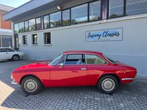 Imagen 3/18 de Alfa Romeo Giulia GT 1300 Junior (1973)