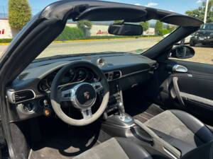 Bild 13/27 von Porsche 911 Carrera 4 GTS (2011)