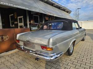Image 30/60 of Mercedes-Benz 280 SE (1969)