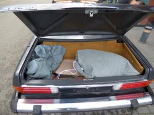 Image 22/30 of Mercedes-Benz 560 SL (1988)