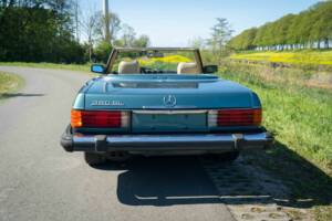 Image 7/8 de Mercedes-Benz 380 SL (1983)