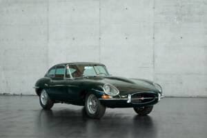 Image 30/50 de Jaguar E-Type (1970)