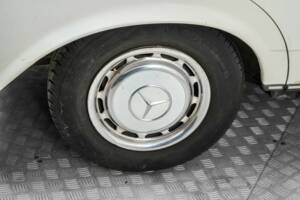 Bild 32/50 von Mercedes-Benz 300 D (1983)
