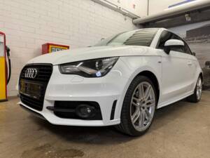 Immagine 2/15 di Audi A1 2.0 TDI (2012)