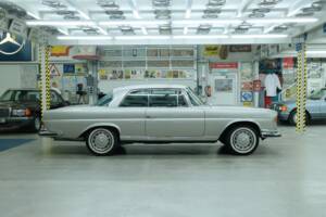 Image 14/50 of Mercedes-Benz 280 SE 3,5 (1970)