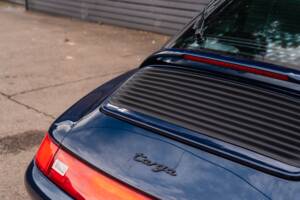 Image 3/68 of Porsche 911 Carrera (1997)