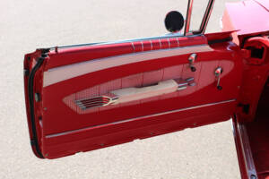 Image 19/31 of Chevrolet Impala Convertible (1960)