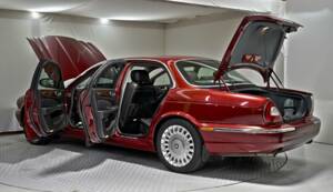 Image 18/50 of Jaguar XJR Super V8 (2004)