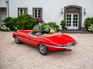 Image 8/33 of Jaguar E-Type 3.8 (1964)